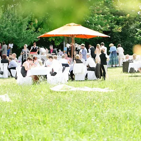 Roessle Inn